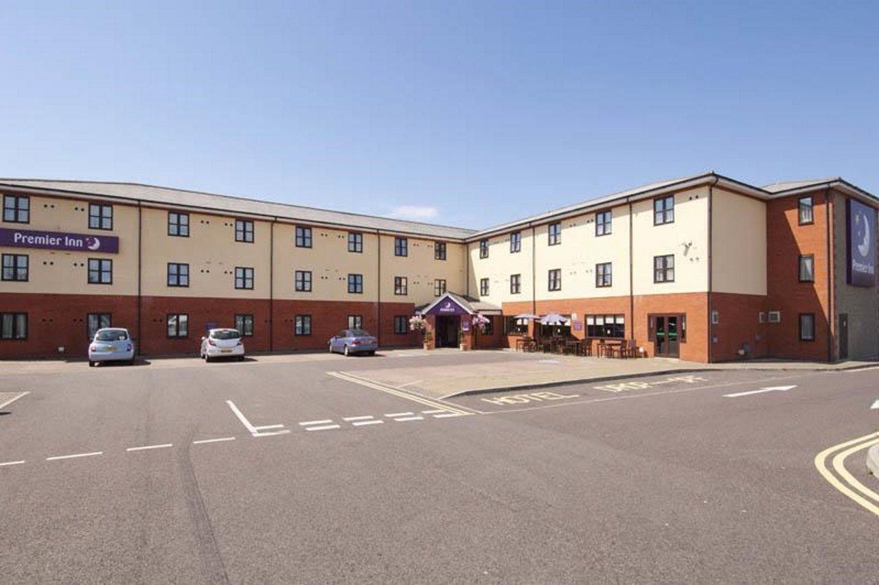 Premier Inn Chichester Exterior foto